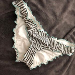 Small cheeky VS swim bottoms